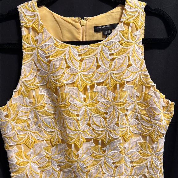 Maggy London Yellow Lace Floral sheath Dress – Size 10 – Excellent Condition - Picture 3 of 7